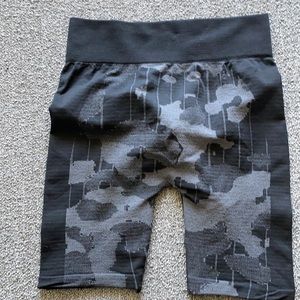 Active pro shorts camouflage print
